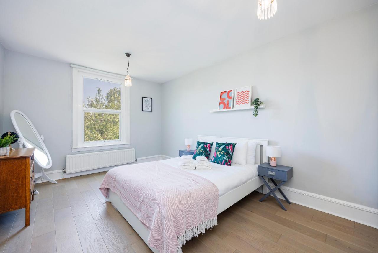 לונדון Welcomestay Colliers Wood Two Bed Apartment - Home Away From Home מראה חיצוני תמונה