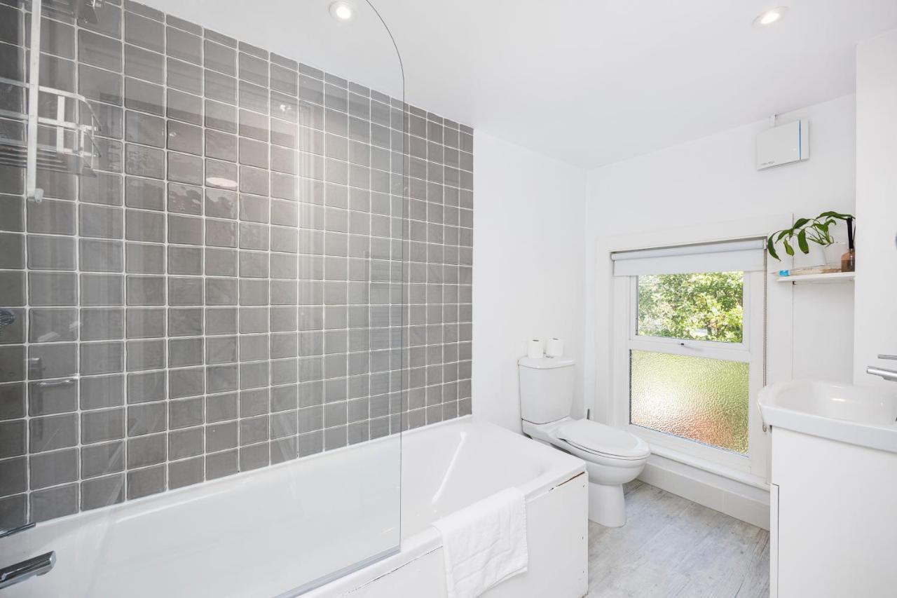 לונדון Welcomestay Colliers Wood Two Bed Apartment - Home Away From Home מראה חיצוני תמונה