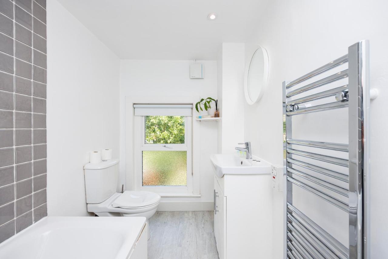 לונדון Welcomestay Colliers Wood Two Bed Apartment - Home Away From Home מראה חיצוני תמונה
