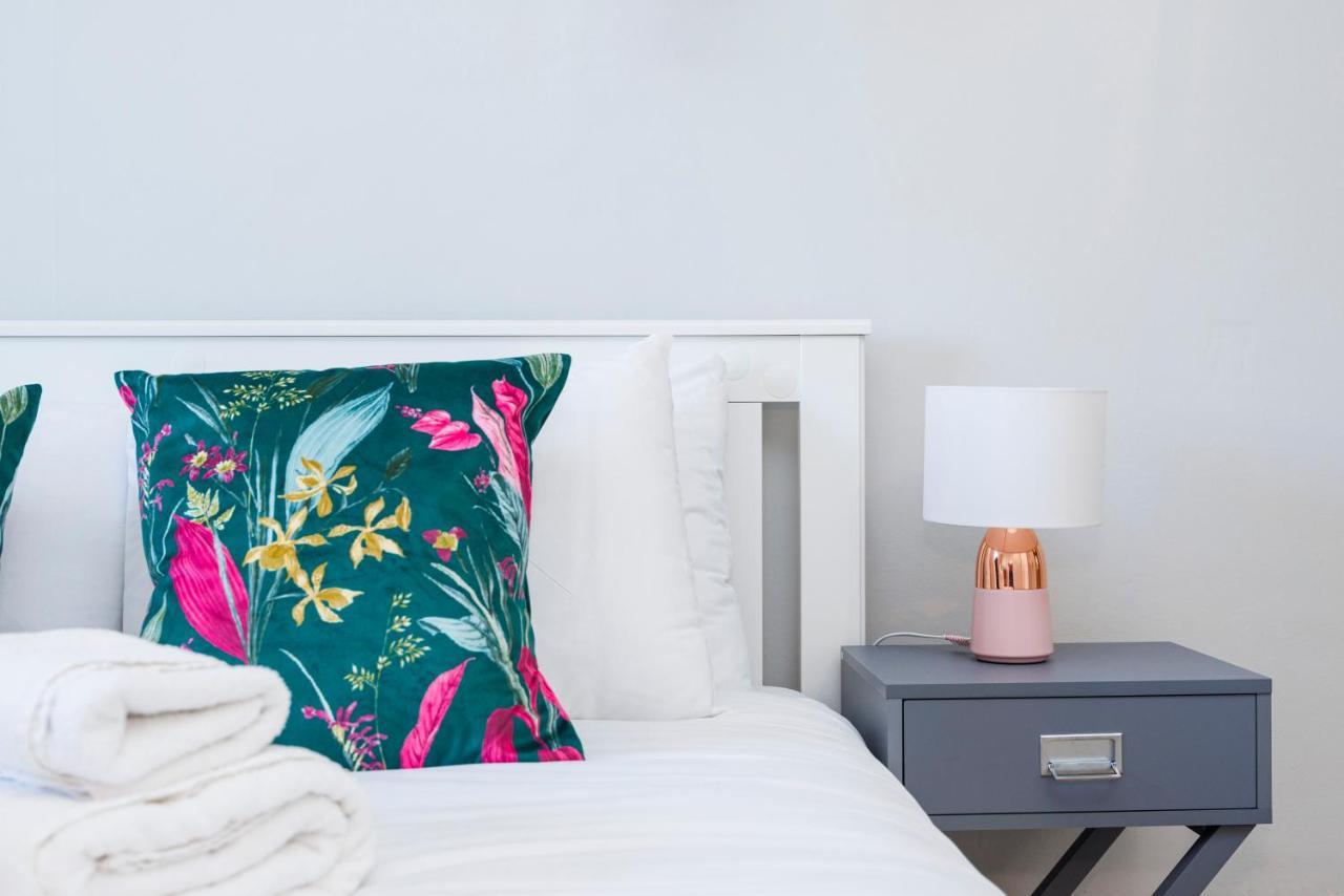 לונדון Welcomestay Colliers Wood Two Bed Apartment - Home Away From Home מראה חיצוני תמונה