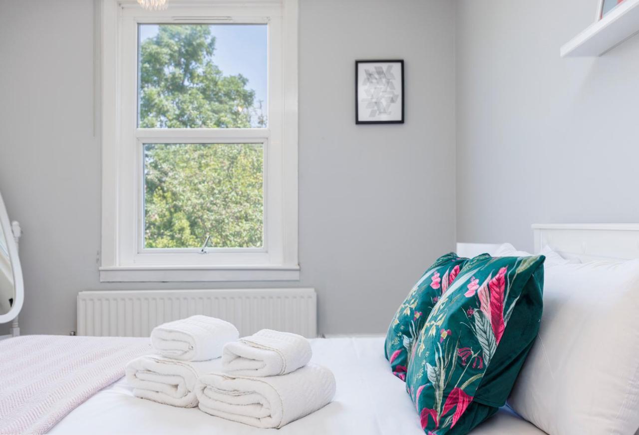 לונדון Welcomestay Colliers Wood Two Bed Apartment - Home Away From Home מראה חיצוני תמונה